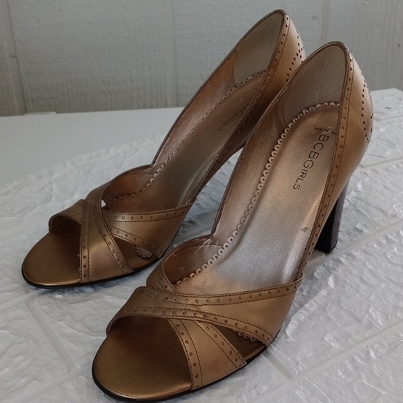 BCBG girls Max Azria high heels gold color - Picture 6 of 11